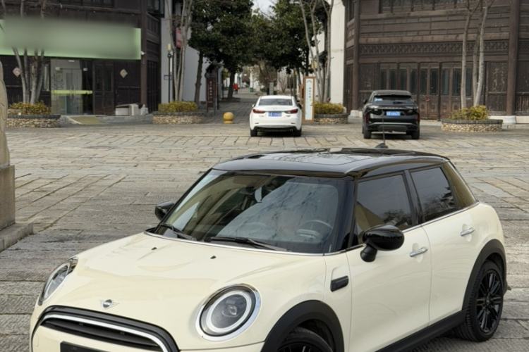 Used MINI MINI 2022 Updated 1.5T COOPER Artist Five-Door Edition
