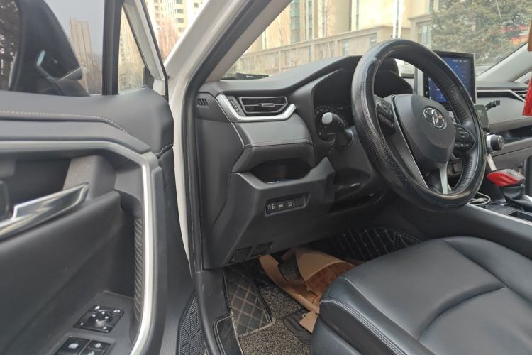 Used Toyota RAV4 2021 2.0L CVT Two-Wheel Drive Fashion PLUS Edition Driver Seat