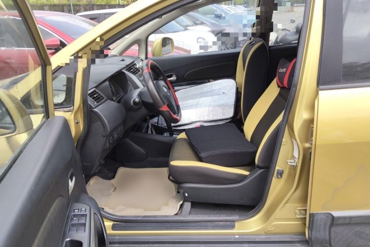 Used Venucia R50X 2013 1.6L Automatic Model Left Front Seat