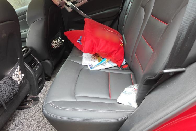 Used Geely Auto Emgrand X7 Sport 2018 1.8TD Automatic Two-Wheel Drive Smart Connect 4G Internet Edition Left Rear Seat