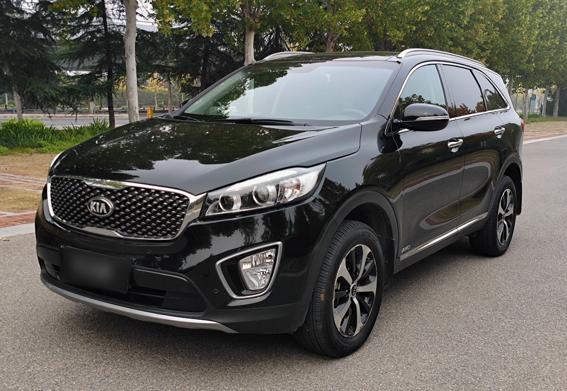 Под передней частью автомобиля