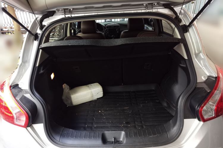 Used Nissan Tiida 2014 1.6L CVT Cool Cafe Edition