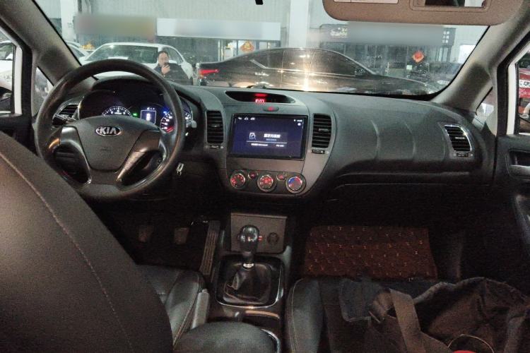 Used Kia K3 2016 1.6L Manual GL Center Console