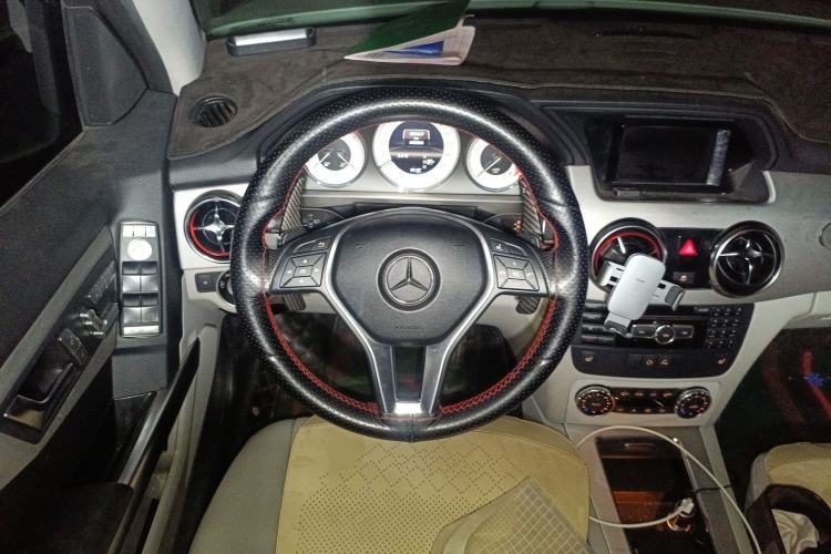 Used Mercedes-Benz GLK-Class 2013 GLK 300 4MATIC Dynamic Sunroof Model