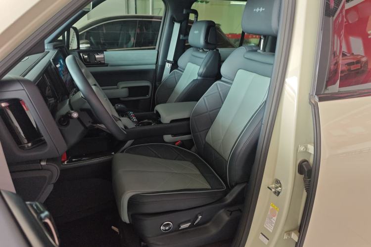 Used Formula Leopard 5 2023 Navigator Edition Left Front Seat