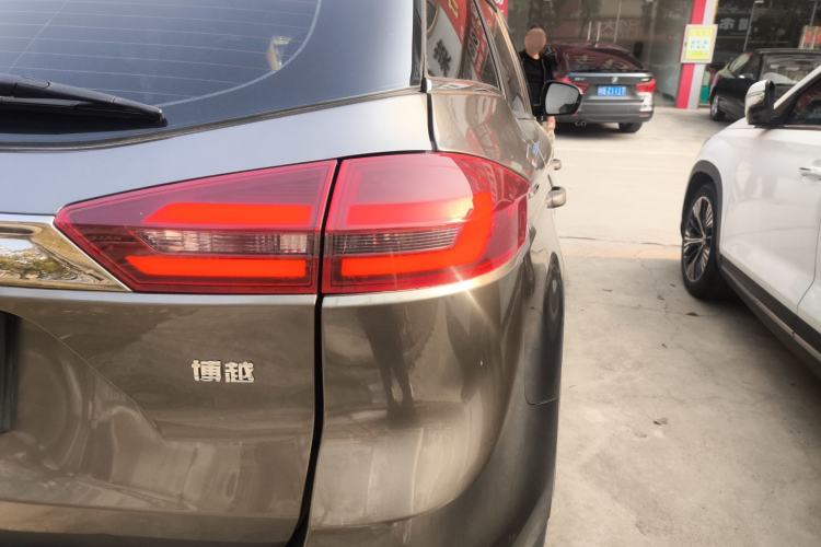 Used Geely Auto Emgrand X7 Sport 2018 1.8TD Automatic Two-Wheel Drive Smart Connect 4G Internet Edition Right Rear Taillight