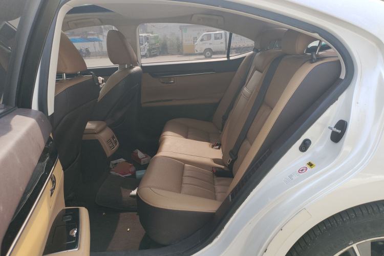 Used Lexus ES 2015 300h Comfort Edition
