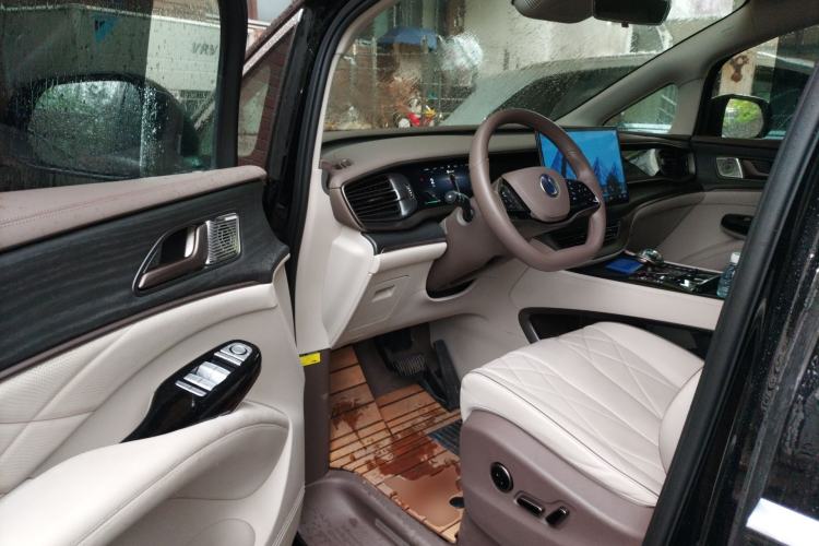 Used Denza D9 2022 DM-i 970 Four-Wheel Drive Prestige Model Driver Seat