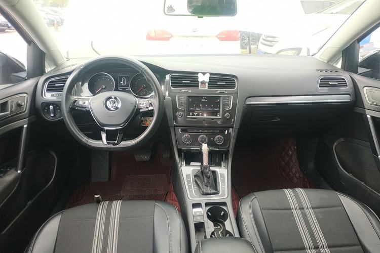 Used Volkswagen Golf 2017 1.6L Automatic Comfort Million-Vehicle Anniversary Edition
