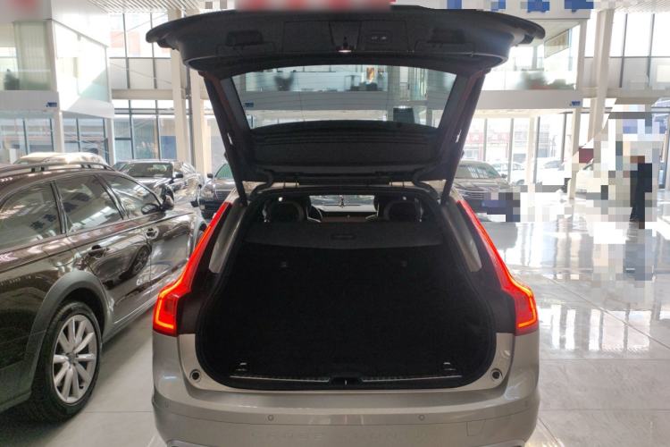 Used Volvo V90 2017 Cross Country T5 AWD Smart Range Edition