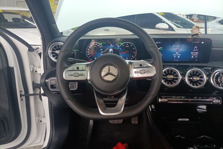 Used Mercedes-Benz A-Class 2022 Revised Version A 200 L Sport Sedan Fashionable Style Steering Wheel