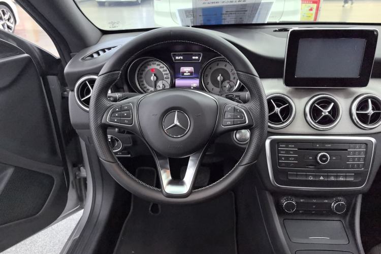 Used Mercedes-Benz CLA 2015 CLA 200

