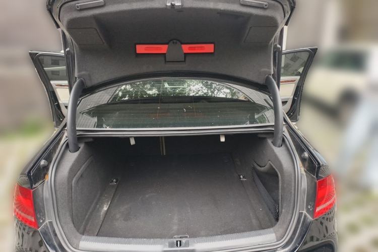 Used Audi A4L 2012 2.0 TFSI automatic Comfort trim level
