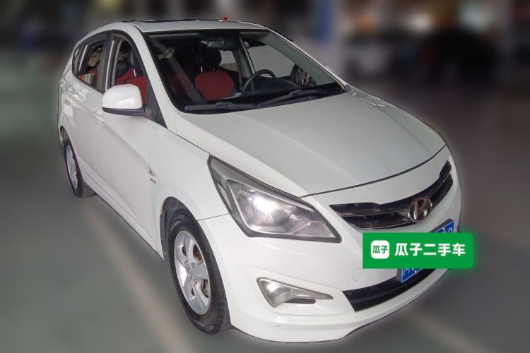 Used Hyundai Verna Ray 2014 1.4L Automatic GLX Front Right 45 Deg