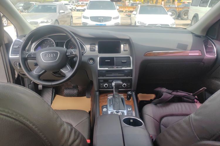 Used Audi Q7 2015 35 TFSI Ambition Edition Center Console