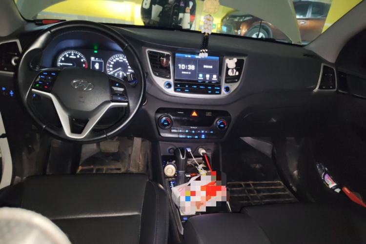 Used Hyundai Tucson 2015 1.6T Dual-Clutch Two-Wheel-Drive Smart Model Center Console