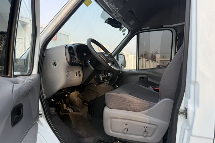 Used JMC Transit 2019 2.8T Commercial Version Short Wheelbase Mid-Roof 6-Seater China VI JX493 Interior 1