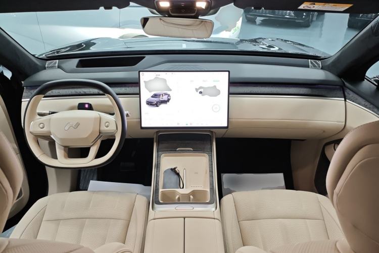 Used ONVO Luxeed L90 2025 Model—Max Six-Seater Version Center Console