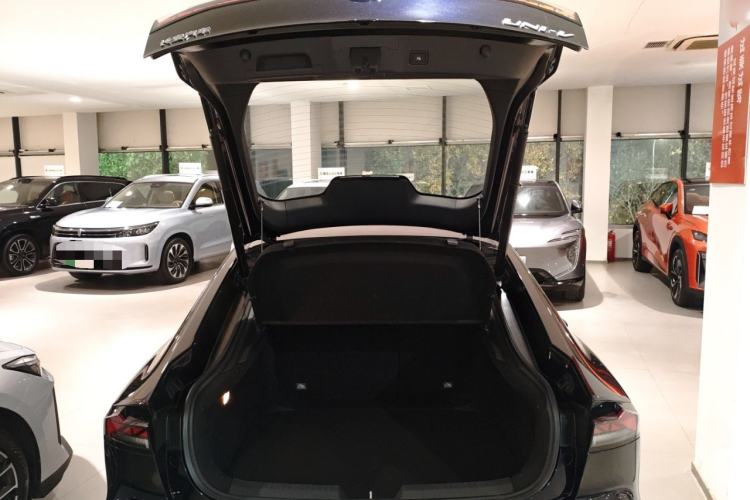 Used CHANGAN UNI-V iDD 2024 Blue Whale Smart Electric iDD 136km ZhiKu Model
