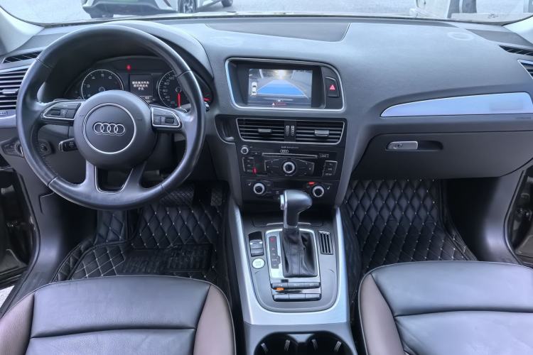 Used Audi Q5 2017 40 TFSI Technology Edition Interior 4