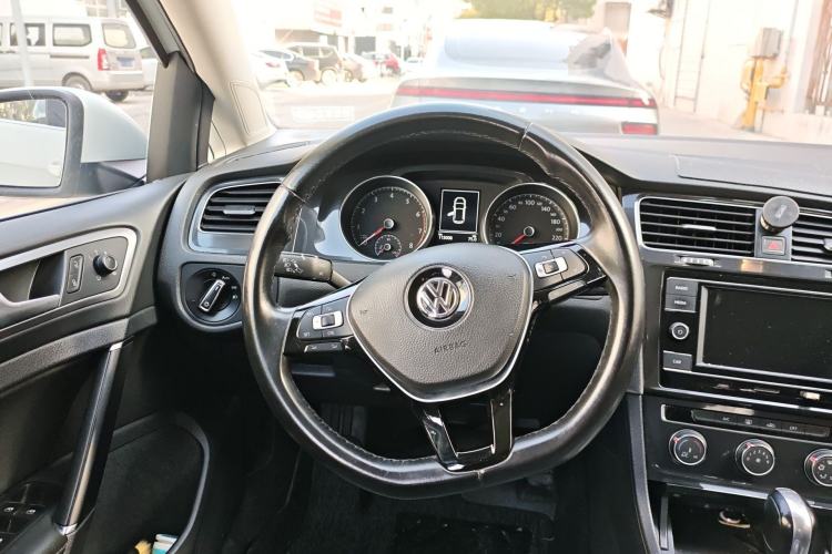 Used Volkswagen Golf 2018 230TSI Automatic Comfort Model
