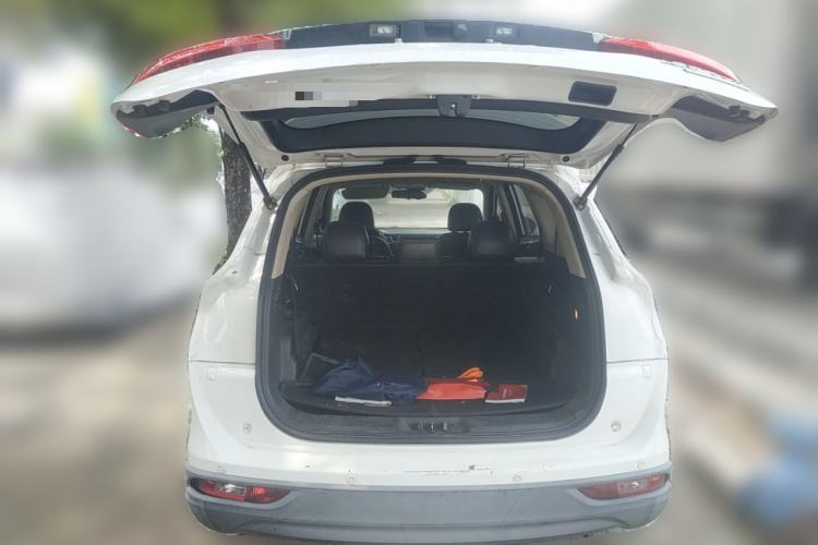 Used Dongfeng Fengon 580 2016 Revised Version 1.5T CVT Luxury Edition Trunk