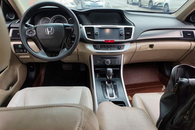 Used Honda Accord 2014 2.0L LX Comfort Edition Center Console