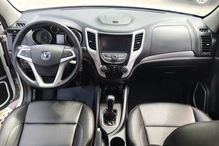 Used CHANGAN CS35 2015 1.6L Manual Luxury Model China IV Standard Center Console
