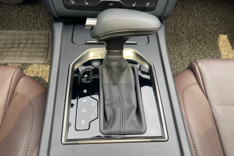 Used Hongqi H7 2019 2.0T Elite Edition Gear Lever