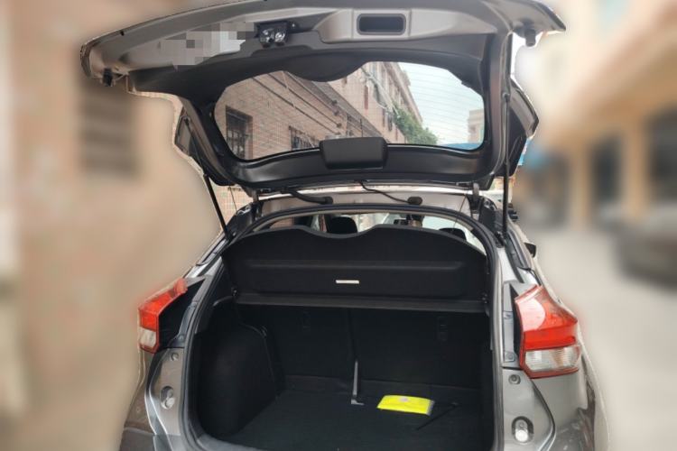 Used Nissan Kicks 2021 1.5L XV CVT Smart Connect Luxury Edition Trunk