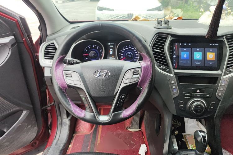 Used Hyundai Santa Fe 2013 2.0T Automatic All-Wheel Drive Top Trim Steering Wheel