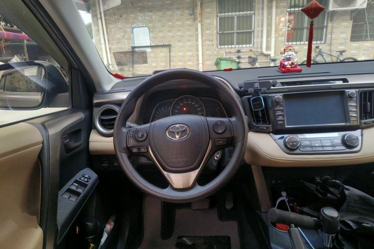Used Toyota RAV4 2015 2.0L CVT Two-Wheel Drive Fashion Edition Steering Wheel