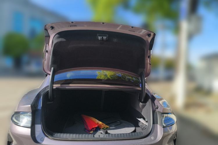 Used Xiaomi Auto SU7 2024 Four-Wheel Drive Ultra-Long Range Advanced Intelligent Driving Max Edition Trunk