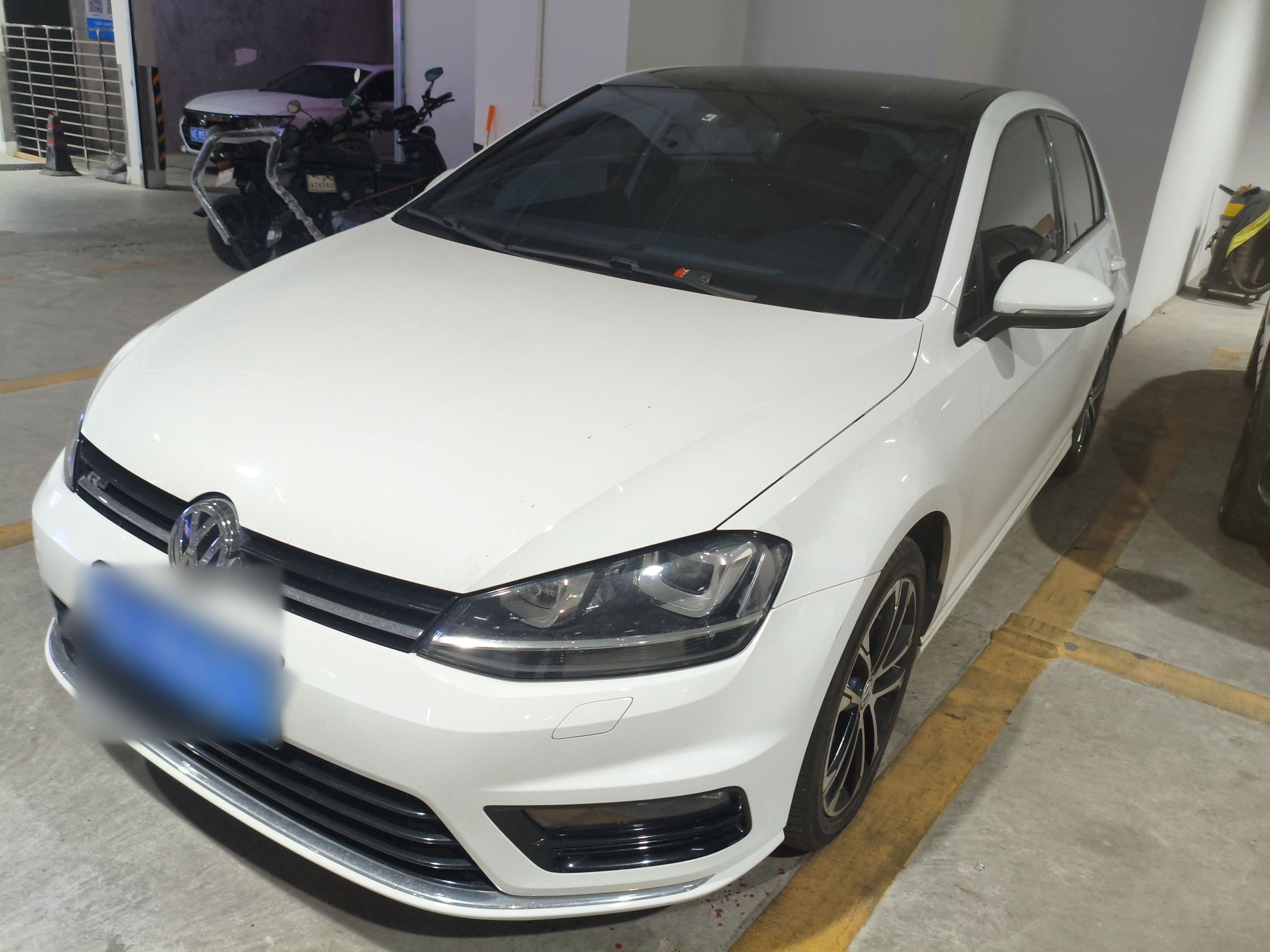 Под передней частью автомобиля