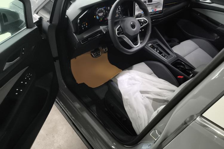 Used Volkswagen Golf 2025 300TSI R-Line
