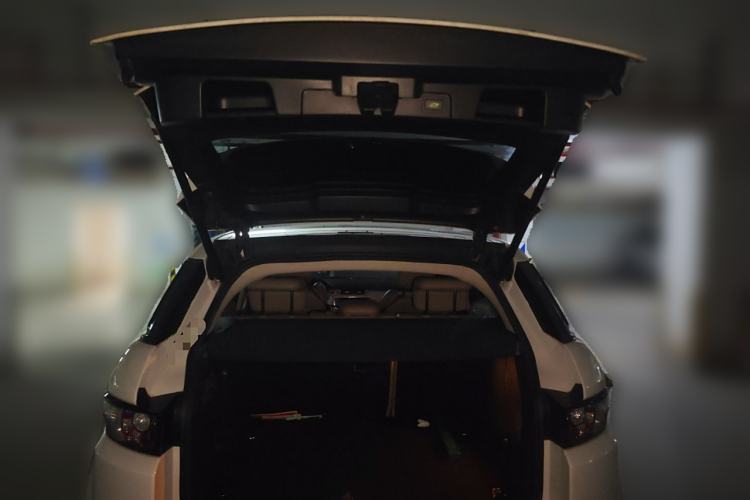 Used Land Rover Range Evoque 2015 2.0T Five-Door Zhiyao Edition Trunk