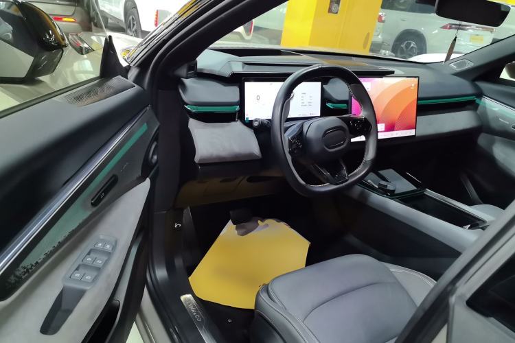 Used Lynk & Co 08 EM-P 2025 120km Long-Range Halo Driver Seat