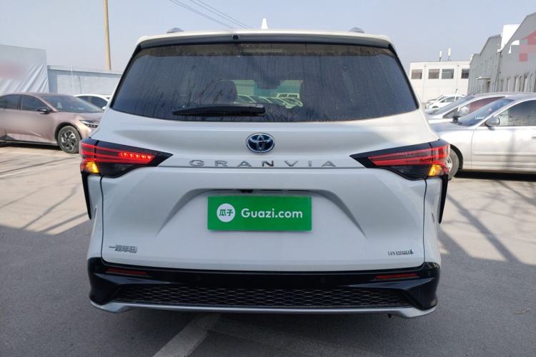 Used Toyota Granvia 2022 2.5L Hybrid Flagship Edition