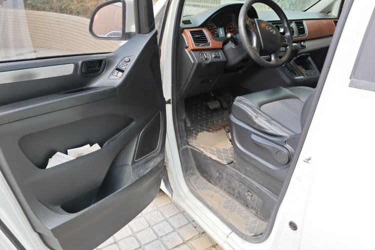 Used SAIC MAXUS G10 2016 2.0T Automatic Elite Edition Interior 3