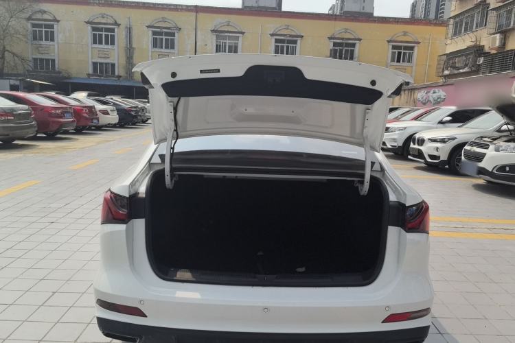 Used Roewe i5 2026 Model 1.5L Manual Comfort Version Trunk