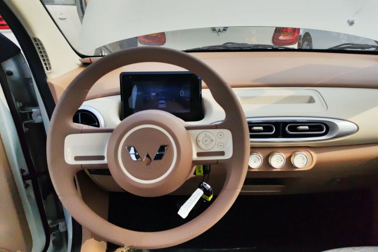 Used Wuling Hongguang MINIEV 2025 Four-Door Version Advanced Edition Center Console