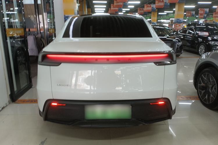 Used Tesla Model Y 2025 Long-Range All-Wheel-Drive Version
