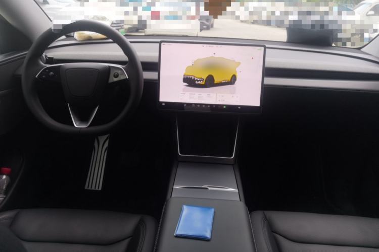 Used Tesla Model Y 2025 Rear-Wheel-Drive Version Center Console