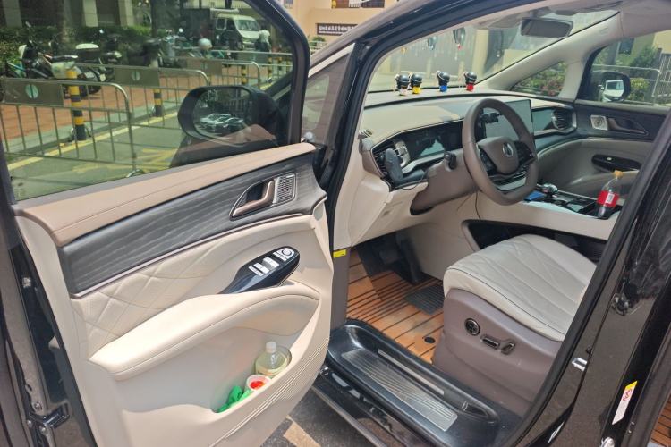 Used Denza D9 2022 DM-i 970 Four-Wheel Drive Prestige Model