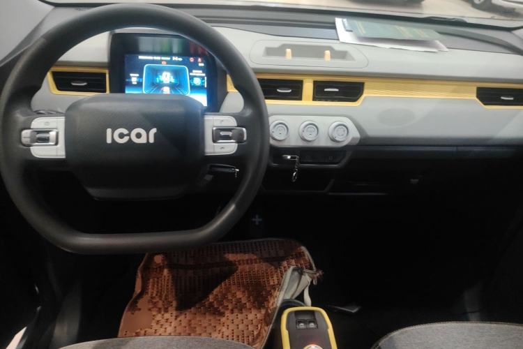 Used Chery QQ Ice Cream 2022 170km Sundae Phosphate Lithium-Ion Center Console