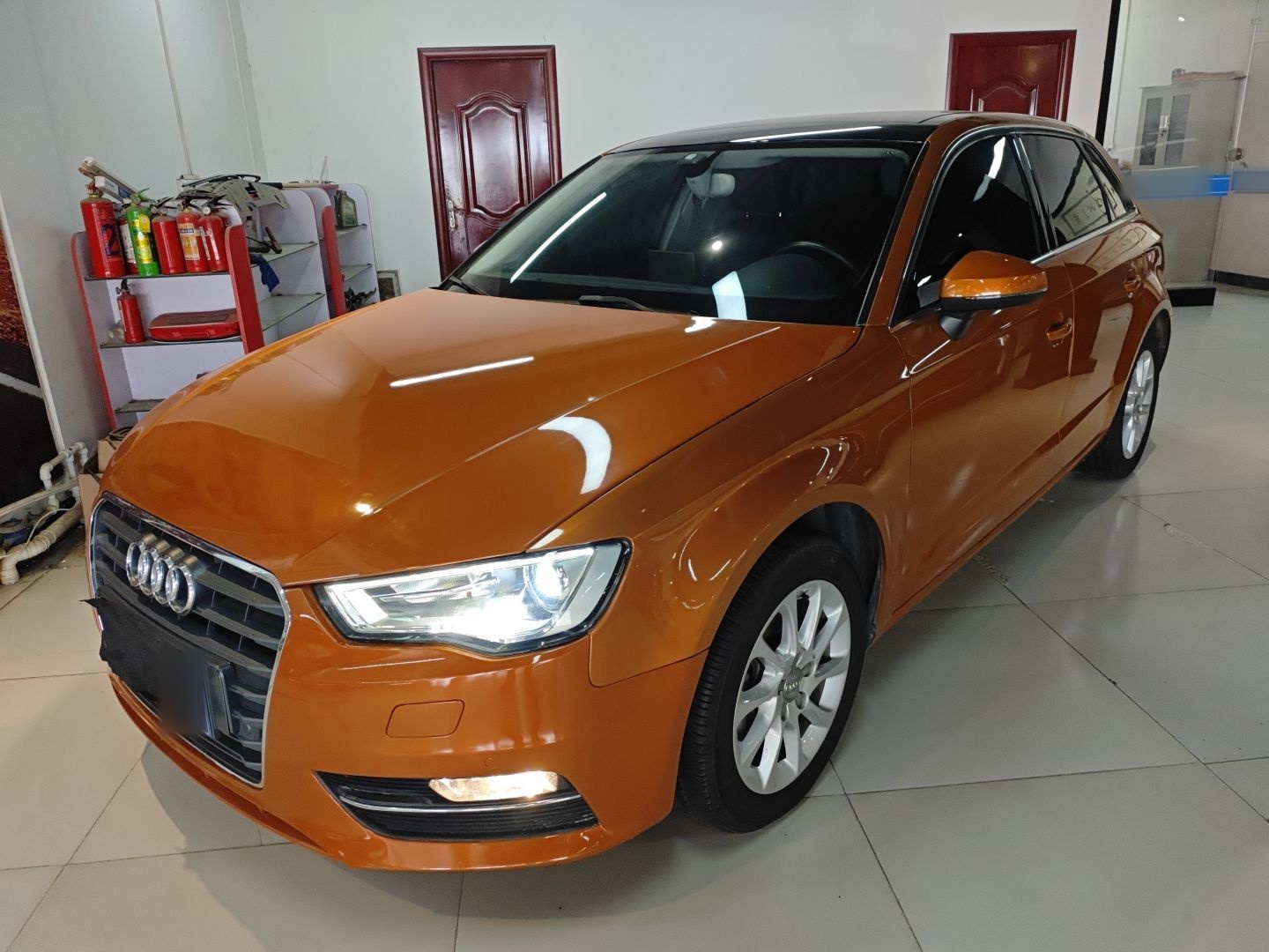 تحت مقدمة السيارة