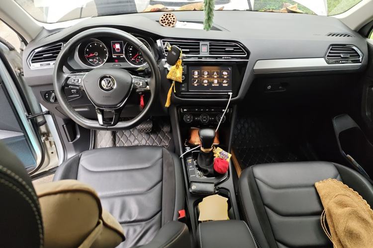 Used Volkswagen Tiguan L 2019 330TSI Automatic Two-Wheel Drive Panoramic Comfort Edition China VI Standard Center Console