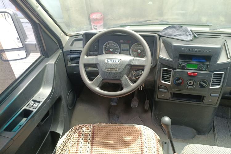 Used Iveco Daily 2017 2.5T A35 Passenger Van 5-7 Seats Model 47Z5 Steering Wheel