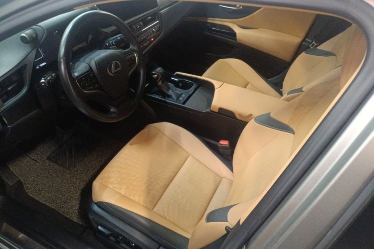 Used Lexus ES 2022 200 Excellence Edition
