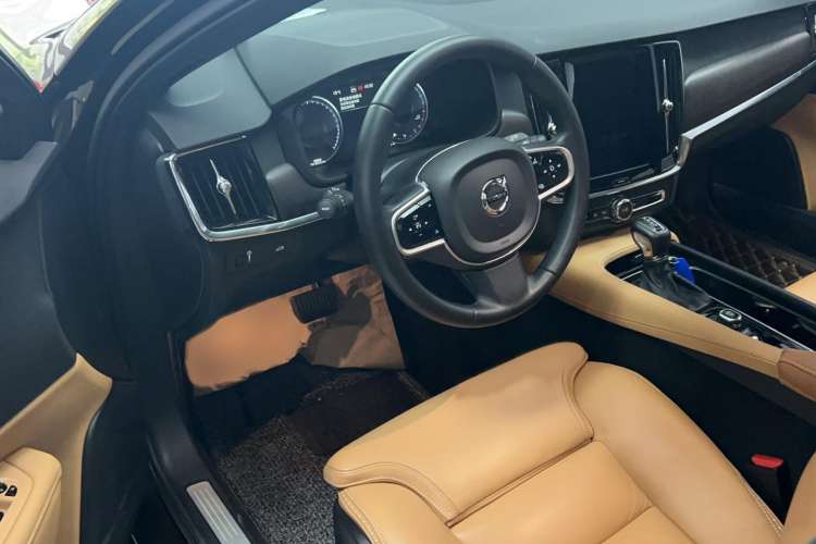 Used Volvo V90 2017 Cross Country T5 AWD Smart Range Edition